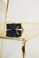 Menotte en cuir noir ALTERA Bracelet O-ring x Maison Dressage – Image 8