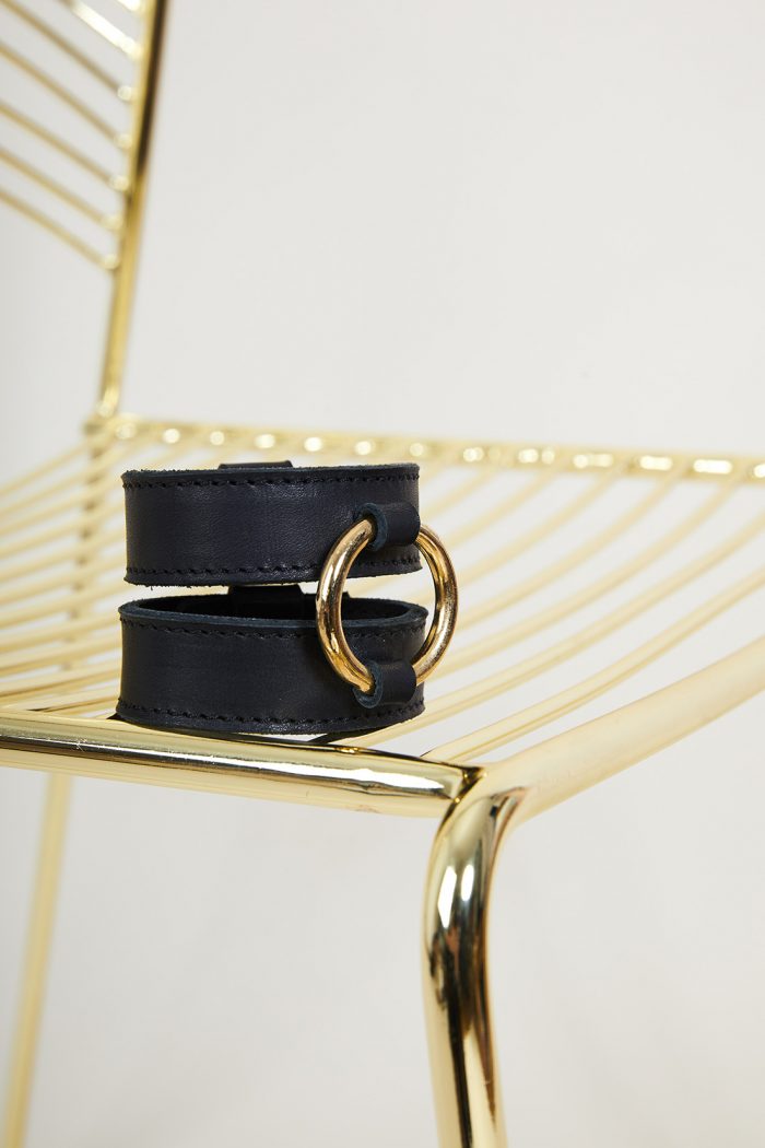 Menotte en cuir noir ALTERA Bracelet O-ring x Maison Dressage – Image 8