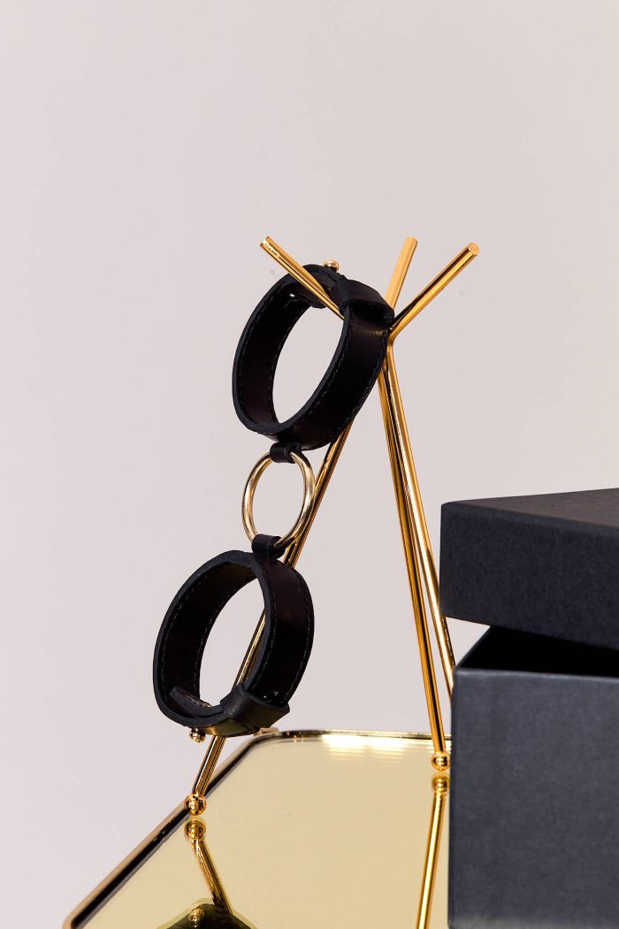 Menotte en cuir noir ALTERA Bracelet O-ring x Maison Dressage – Image 2