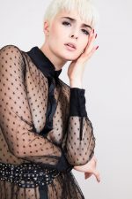 Robe noire en tulle transparent EMY – Image 4