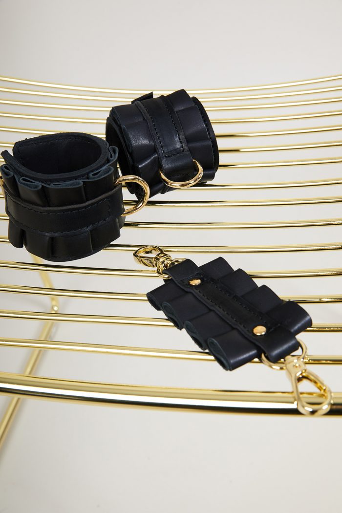 Menotte en cuir ROISSY D-Ring x Maison Dressage – Image 15