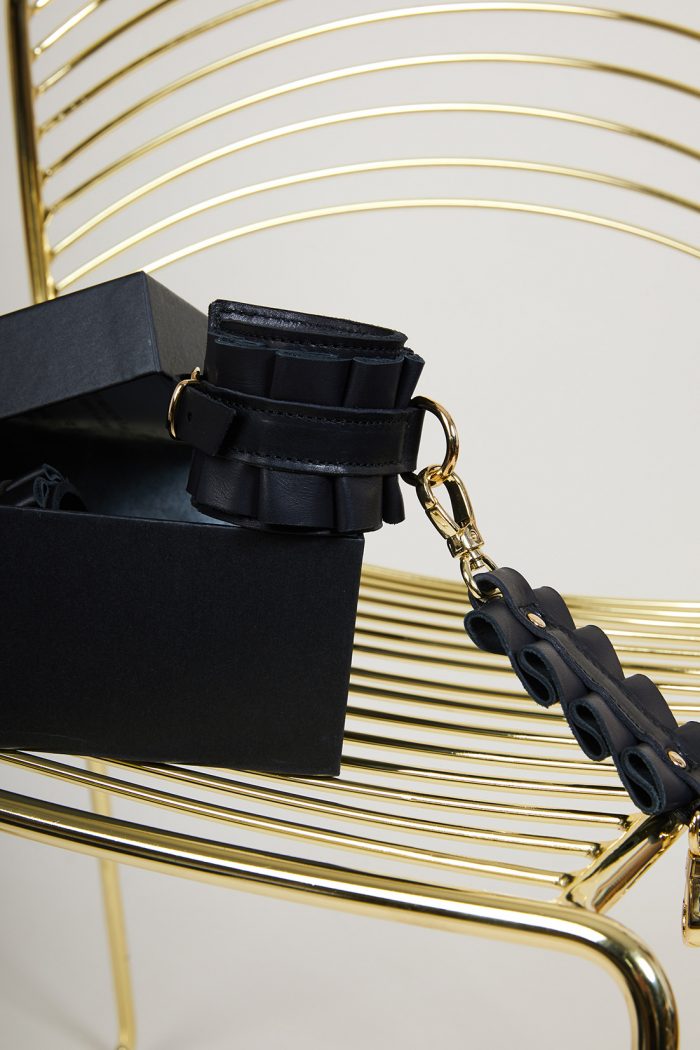 Menotte en cuir ROISSY D-Ring x Maison Dressage – Image 10
