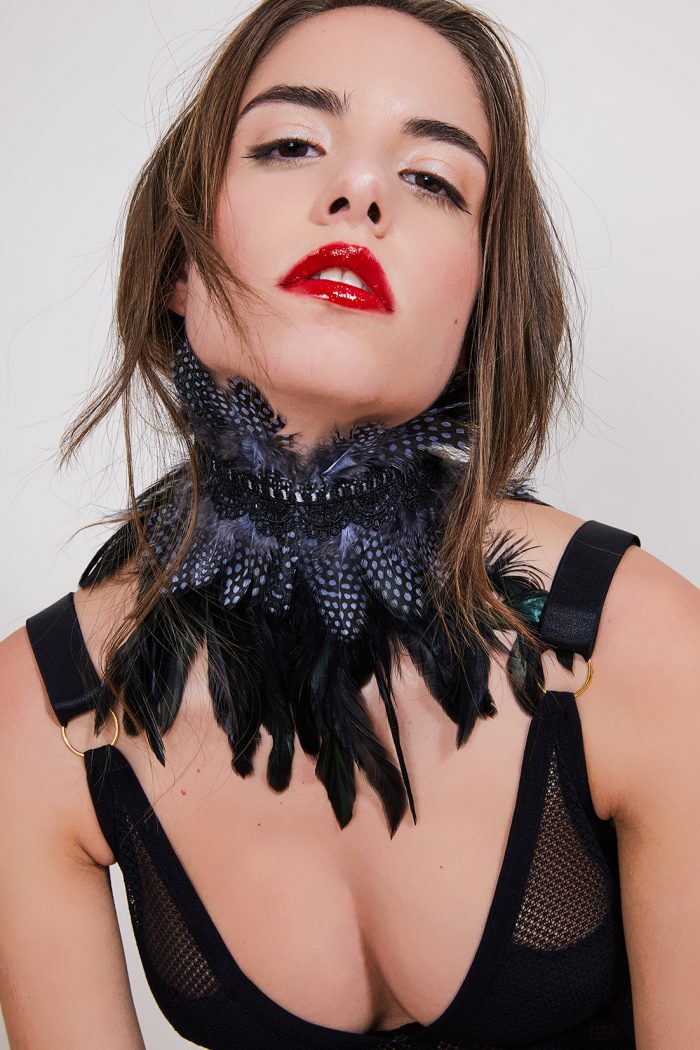 Choker en plumes NOBLESSE Black x Mondin – Image 6