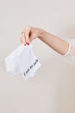 Mouchoir brodé en coton IL RESTE UNE GOUTTE 🇫🇷 – Image 3