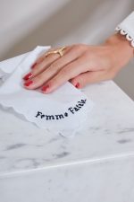 Mouchoir brodé en coton FEMME FATALE 🇫🇷