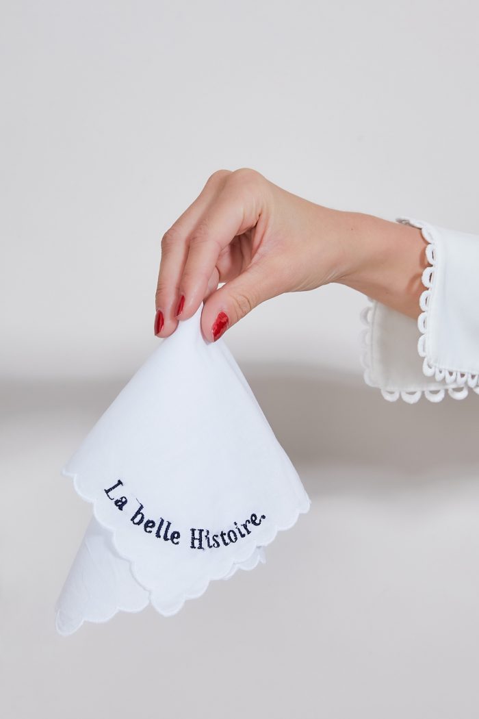 Mouchoir brodé en coton LA BELLE HISTOIRE 🇫🇷 – Image 2