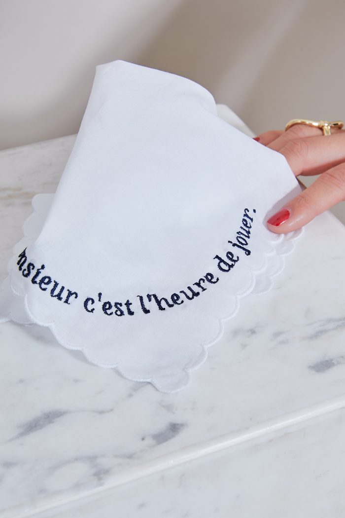 Mouchoir brodé en coton L'HEURE DE JOUER 🇫🇷 – Image 1