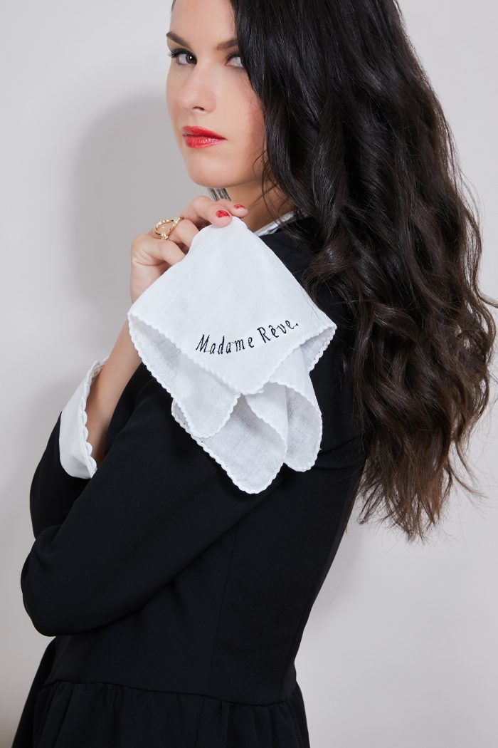 Mouchoir brodé en mousseline MADAME REVE 🇫🇷 – Image 3