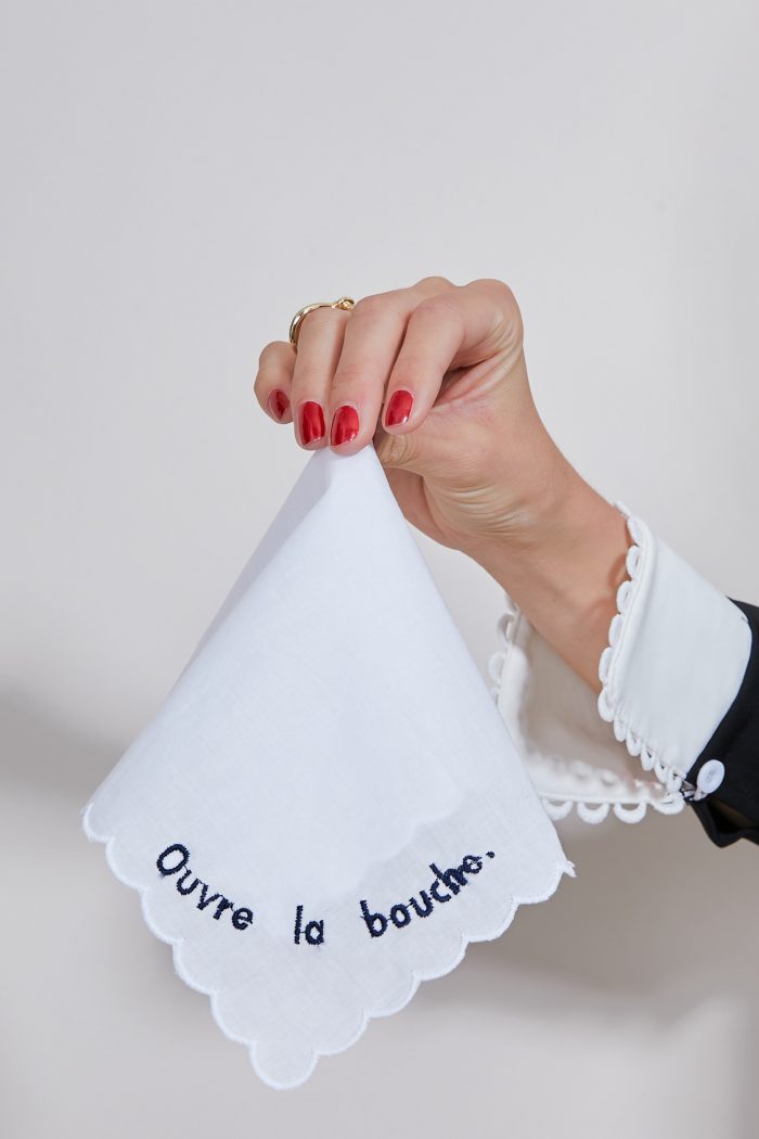 Mouchoir brodé en coton OUVRE LA BOUCHE 🇫🇷 – Image 1