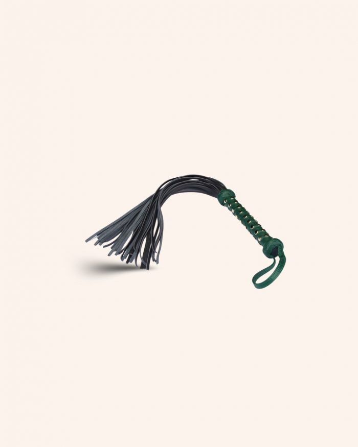 Flogger DRAMAGREEN avec poignée cloutée x Liebe – Image 5