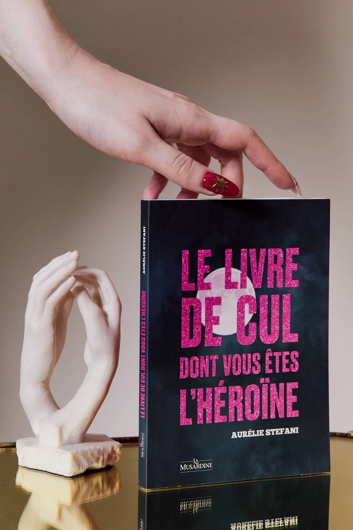 LE LIVRE DE CUL dont vous êtes l'héroine - Pleine Lune x Aurélie Stefani 🇫🇷 – Image 1