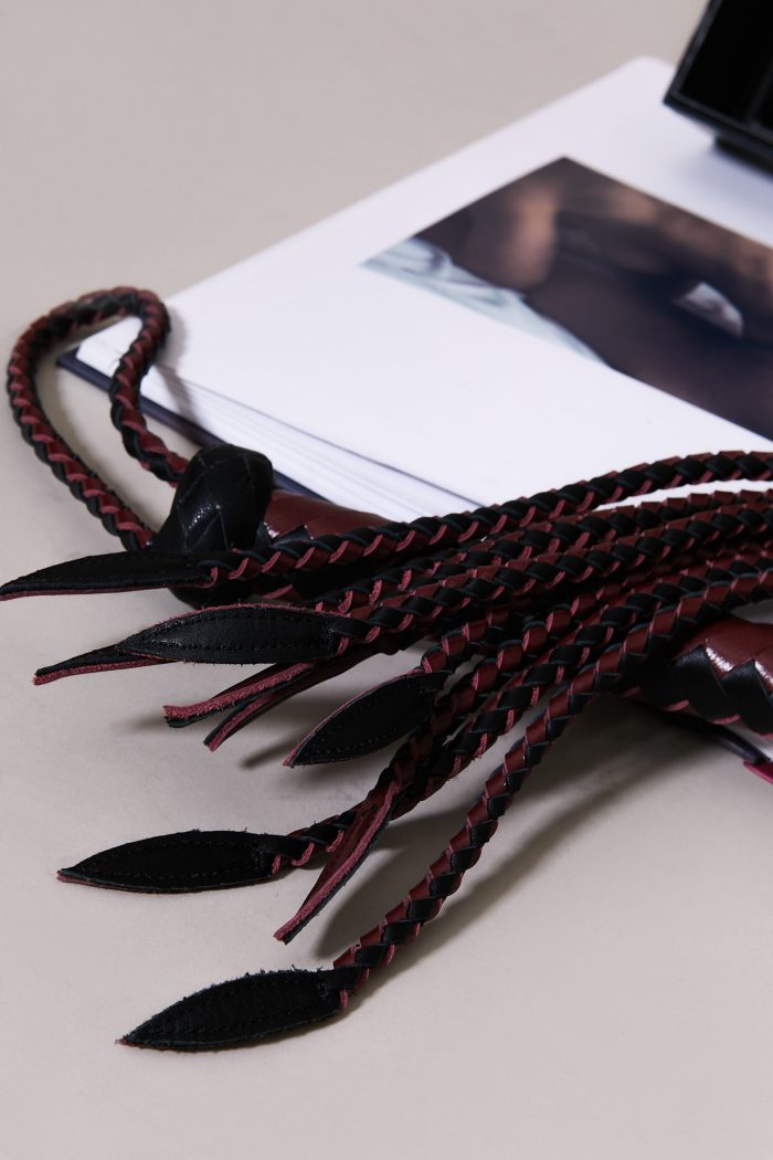 Flogger Cat'O Nine en cuir SLAVE'S BEAUTY x Liebe – Image 4
