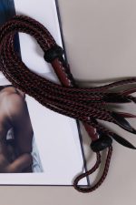 Flogger Cat'O Nine en cuir SLAVE'S BEAUTY x Liebe – Image 6