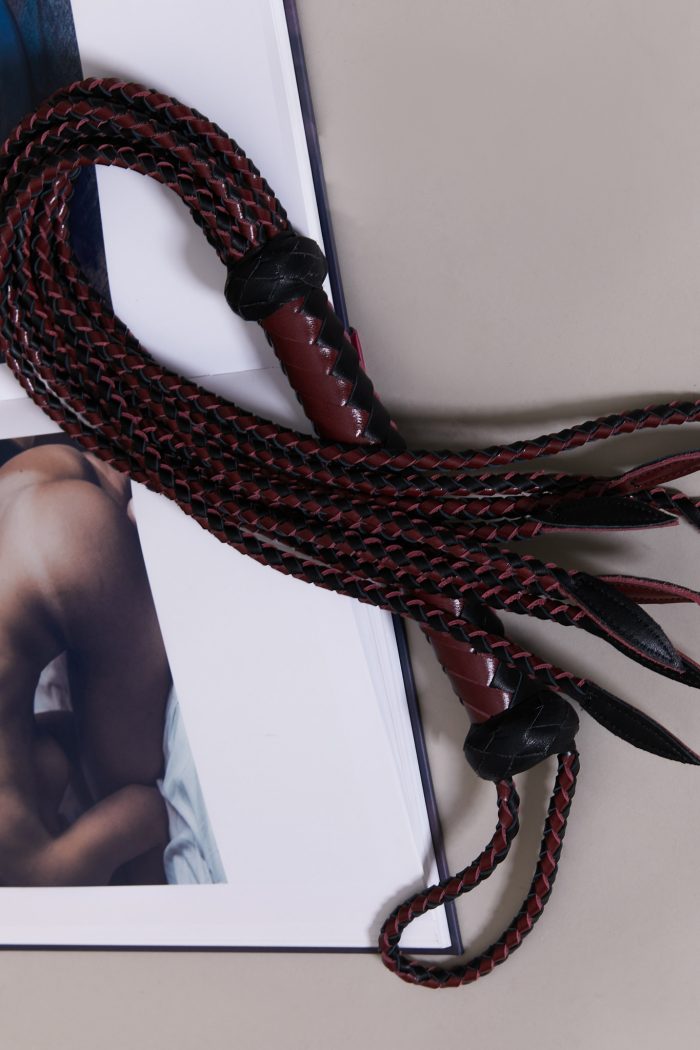 Flogger Cat'O Nine en cuir SLAVE'S BEAUTY x Liebe – Image 6