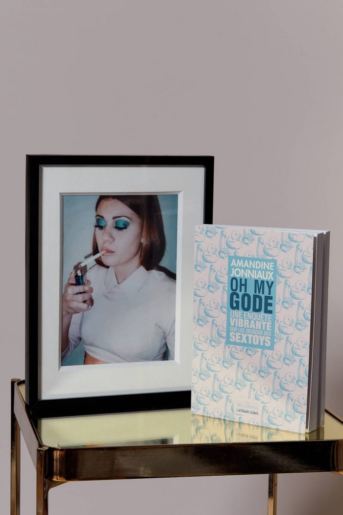 OH MY GODE, UNE ENQUETE VIBRANTE sur les dessous des sextoys  x Amandine Joniaux – Image 1