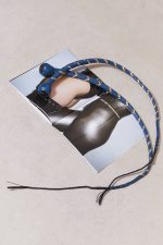 Découvrez nos fouets en cuir haut de gamme, fabriqués artisanalement à Lille . Chaque pièce est unique et personnalisable