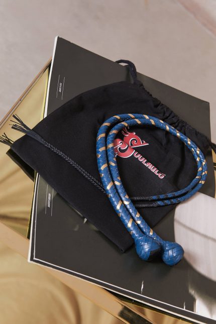 Découvrez nos fouets en cuir haut de gamme, fabriqués artisanalement à Lille . Chaque pièce est unique et personnalisable