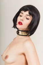 Collier de soumission en cuir Gold LADY LUCK x Abara – Image 10