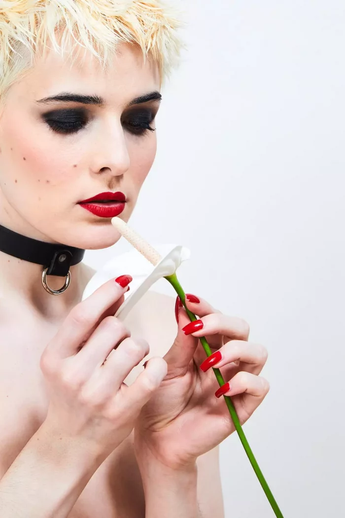 Collier de soumission en cuir Noir L'AVERTISSEMENT x L'Anguille Paris 🇫🇷 – Image 5