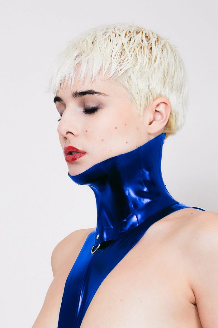 Collier de posture en latex LA TEMPÊTE 🇫🇷 x Melle Ilo – Image 2