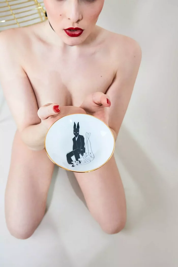 Soucoupe en porcelaine MASTER & SERVANT Dorure 24K x Catpurrrs 🇫🇷 – Image 1