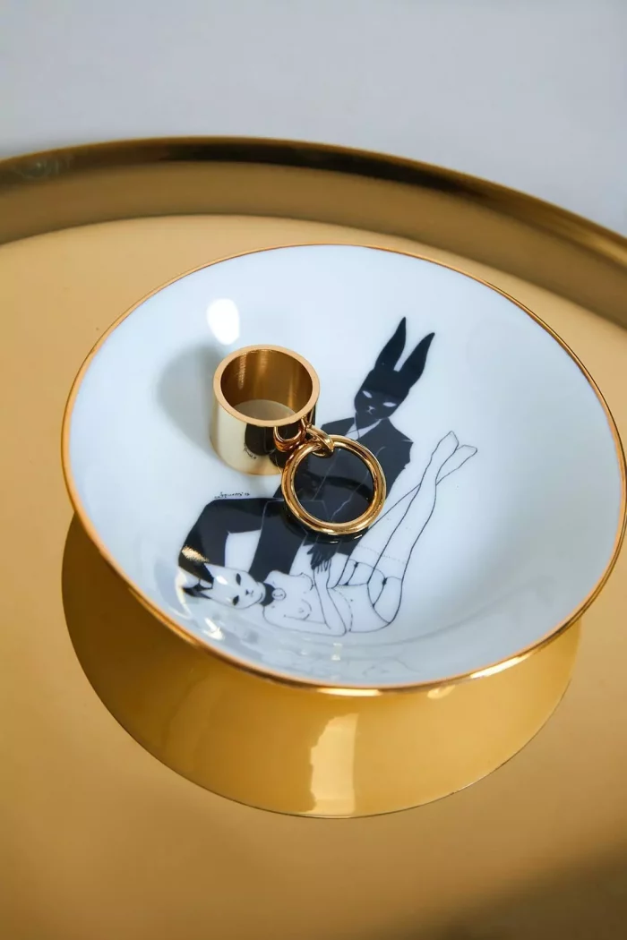 Soucoupe en porcelaine MASTER & SERVANT Dorure 24K x Catpurrrs 🇫🇷 – Image 2