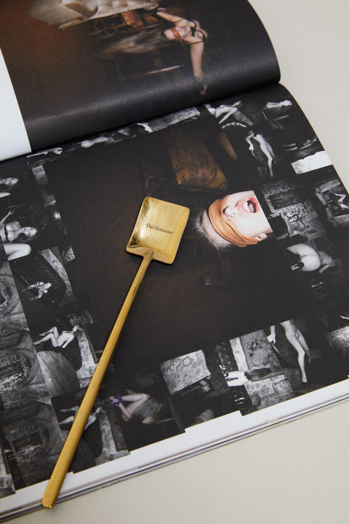 Cuillère gravée OUI MONSIEUR Gold – Image 3