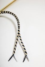 Single Tail en cuir tressé DES PAILLETTES DANS LES YEUX Noir/ Champagne – Image 2