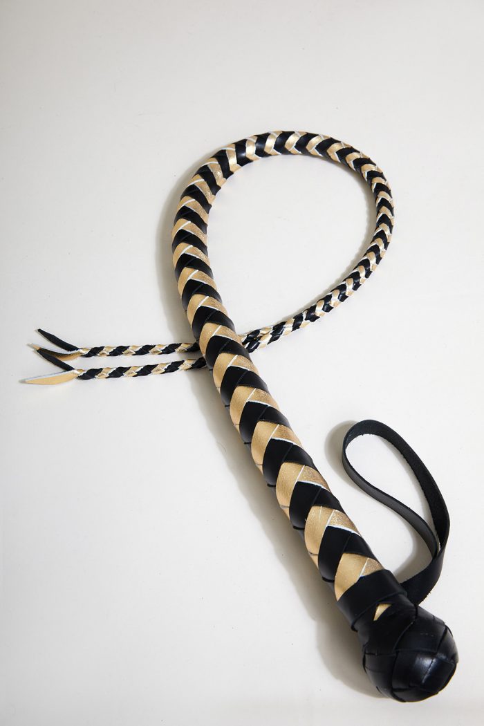 Single Tail en cuir tressé DES PAILLETTES DANS LES YEUX Noir/ Champagne – Image 11