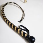 Single Tail en cuir tressé DES PAILLETTES DANS LES YEUX Noir/ Champagne