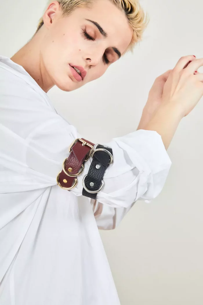 Bracelet Menotte en cuir DEVOZIONE x Fatima – Image 1