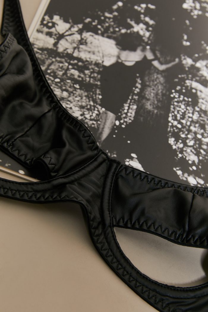 Ensemble L'ÉDUCATIVE Underboobs en vinyle mat, 5 pièces – Image 9