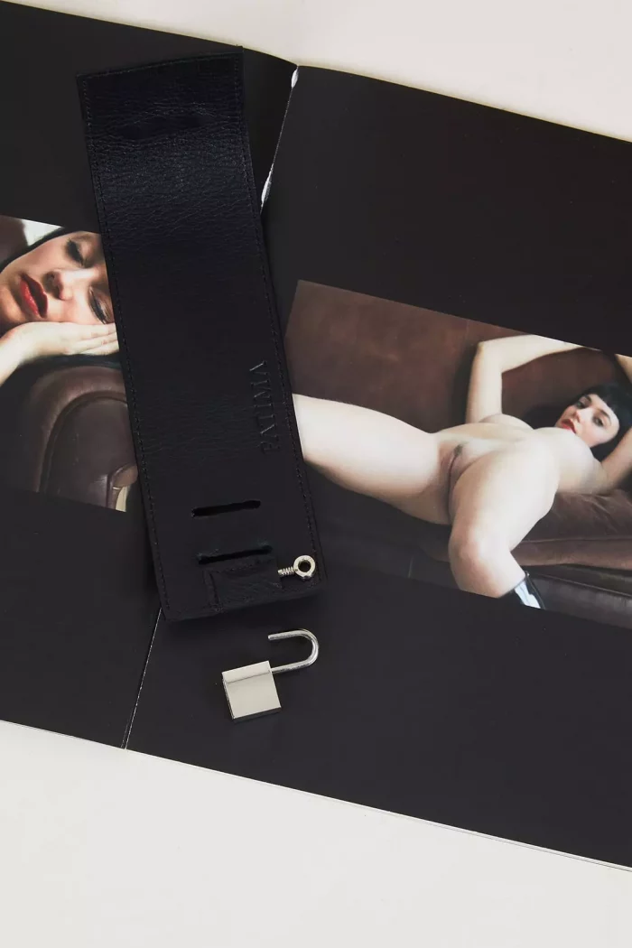 Manchette menotte & cadenas en cuir SUPPLICA x Fatima – Image 5