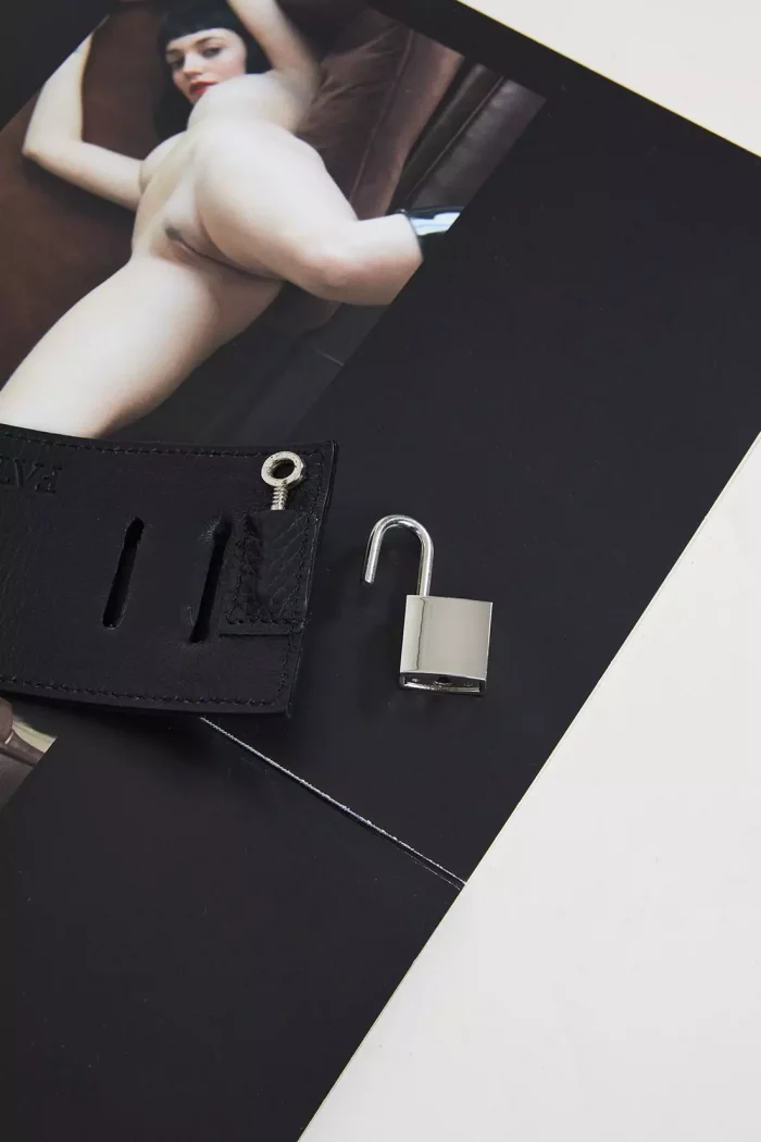 Manchette menotte & cadenas en cuir SUPPLICA x Fatima – Image 7