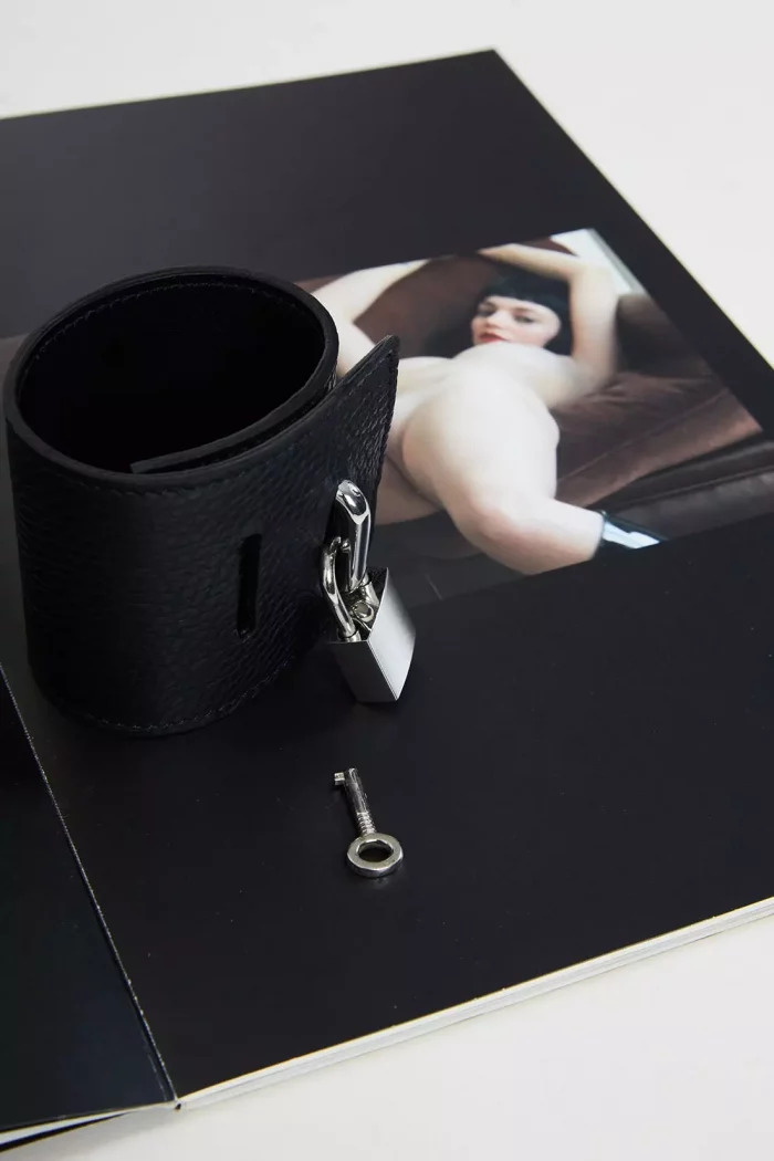Manchette menotte & cadenas en cuir SUPPLICA x Fatima – Image 11