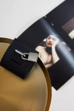 Manchette menotte & cadenas en cuir SUPPLICA x Fatima – Image 12
