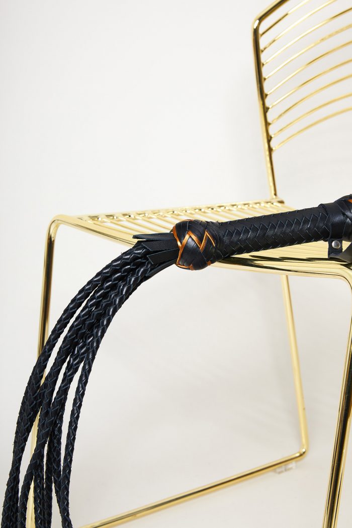 Cat-o-nine tails en cuir tressé AU RAPPORT – Image 3