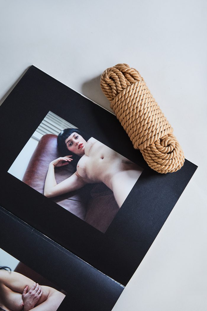 L'APPARTENANCE, Corde à shibari en coton tissé Natural 10 mètres ø8mm finition Métal – Image 2