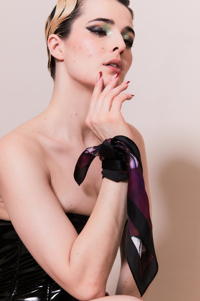 Foulard en soie LOVELY BUTT HEART x Madame de Maison Chardon 🇫🇷 – Image 5