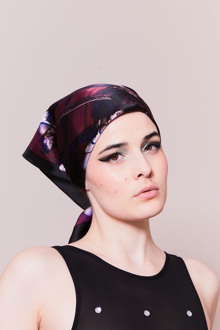 Foulard en soie LOVELY BUTT HEART x Madame de Maison Chardon 🇫🇷 – Image 9