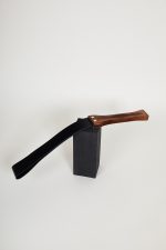 Paddle MARQUES D'AFFECTION en cuir noir et bois – Image 4