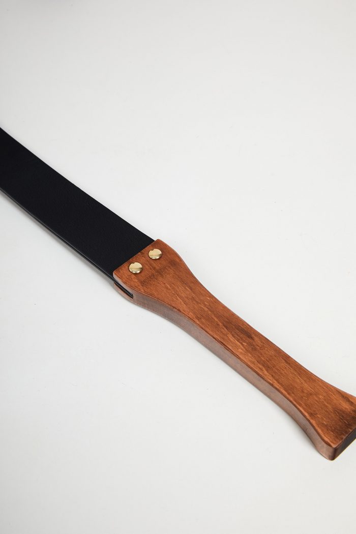 Paddle MARQUES D'AFFECTION en cuir noir et bois – Image 2