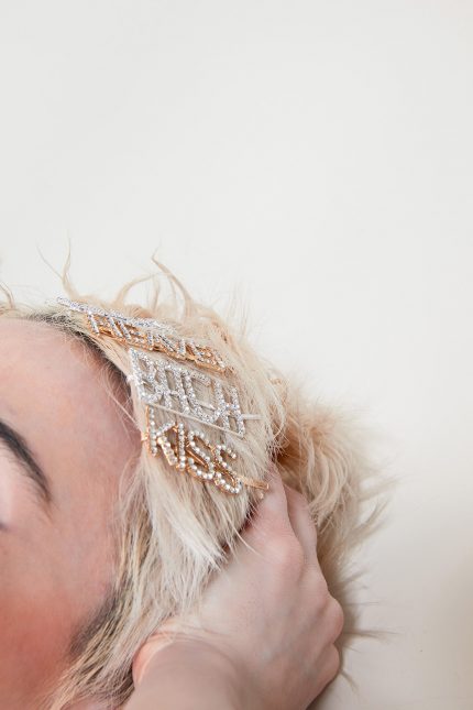 Barrette strass BITCH