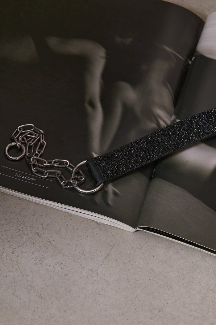 Collier Vampire en cuir de galuchat