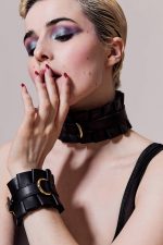 Menotte en cuir ROISSY D-Ring x Maison Dressage – Image 2
