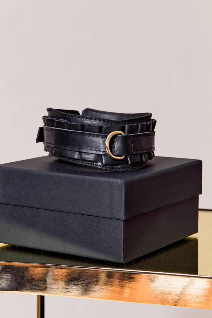 Menotte en cuir ROISSY D-Ring x Maison Dressage – Image 5