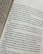 Découvrez Femme Sinueuse d’Alex de Landes, un roman sensuel et introspectif explorant désir féminin, maternité et émancipation par le corps et les sens.