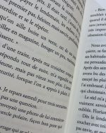 Découvrez Femme Sinueuse d’Alex de Landes, un roman sensuel et introspectif explorant désir féminin, maternité et émancipation par le corps et les sens.